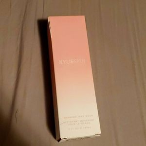 Kylie Jenner Foaming Face Wash